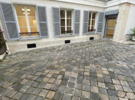 Bureaux sur cour M° Trinité 65M2