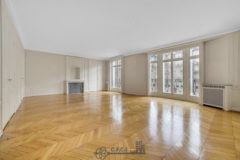 Flandrin / Henri Martin 5 chambres 2e étage avec Box dans l'immeuble